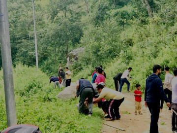 हतुवागढीमा श्रमदानमार्फत सडक मर्मत
